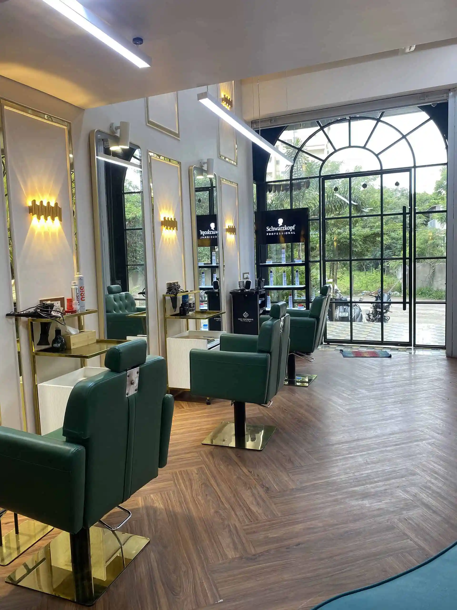 Best Salon in Undri – Why Pearl Studios Is Pune’s Most Trusted Unisex Salon
